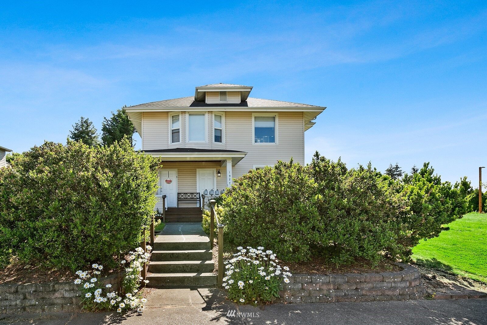 Property Photo: 1927 Summit Avenue WA 98201