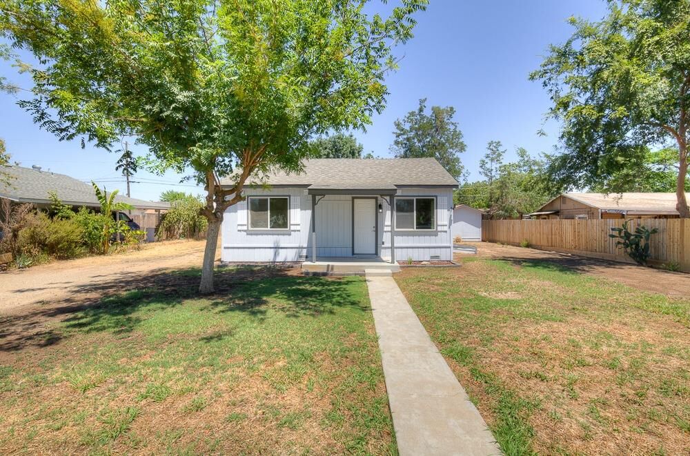Property Photo:  274 W Fir Avenue  CA 93650 