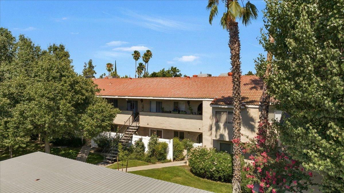 Property Photo: 1250 E Shaw Avenue 236 CA 93710