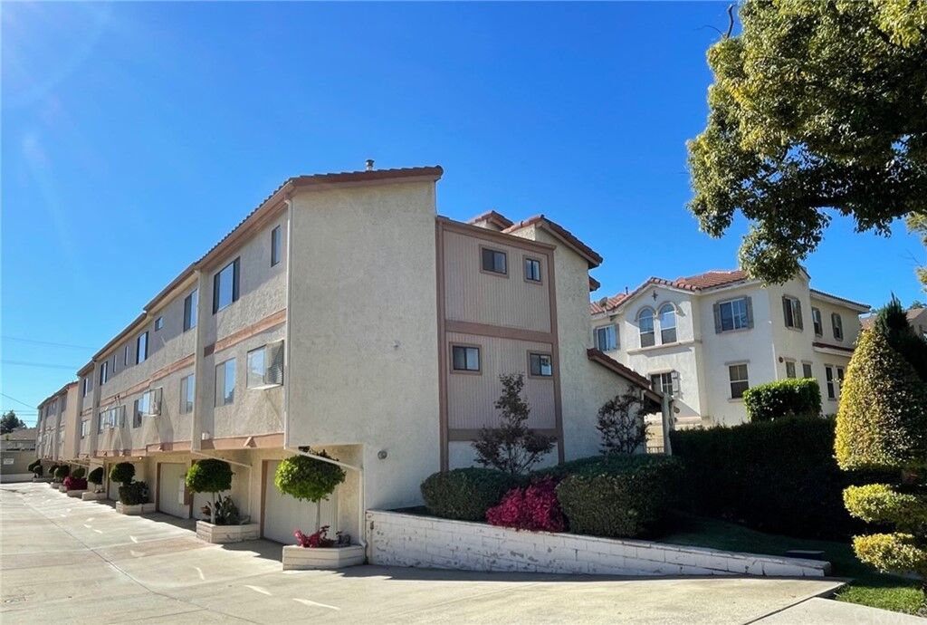 Property Photo:  1006 Arcadia Avenue G  CA 91007 