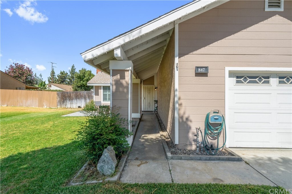 Property Photo: 847 Pepperwood Street CA 92324