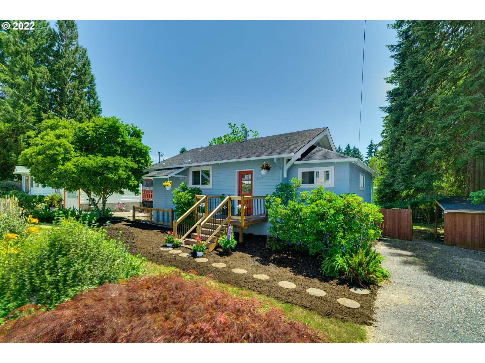 Property Photo: 5410 SE Harney Dr OR 97206