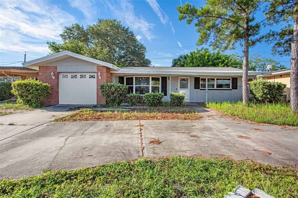 Property Photo:  2121 Greenbriar Boulevard  FL 33763 
