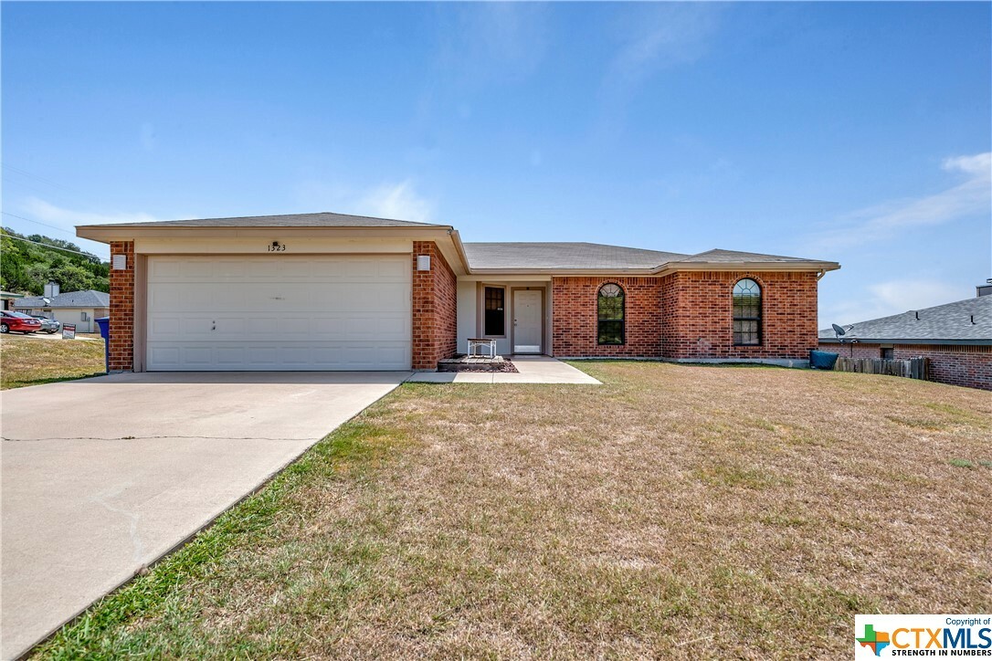 Property Photo:  1323 Katelyn Circle  TX 76522 