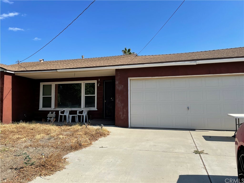 Property Photo:  18426 Banyon Avenue  CA 92377 