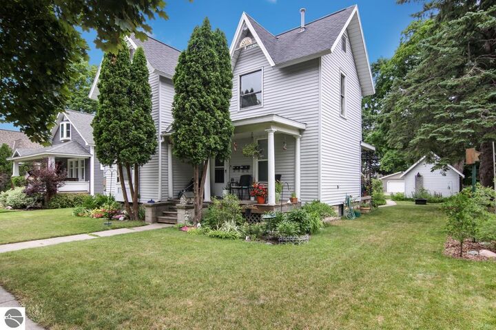 128 N Elmwood Avenue  Traverse City MI 49684 photo
