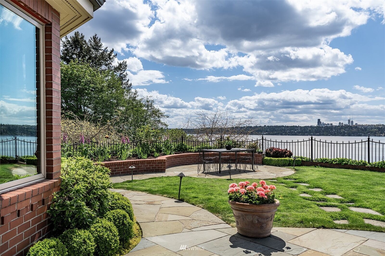 Property Photo: 2307 Evergreen Point Road WA 98039