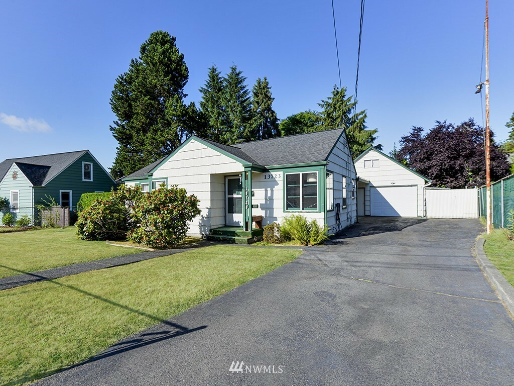 Property Photo:  13723 8th Avenue SW  WA 98166 