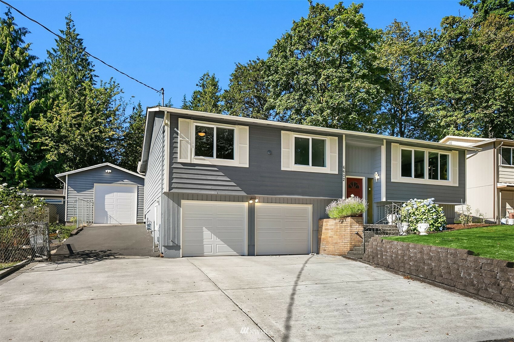 Property Photo:  6602 SE 5th Place  WA 98059 