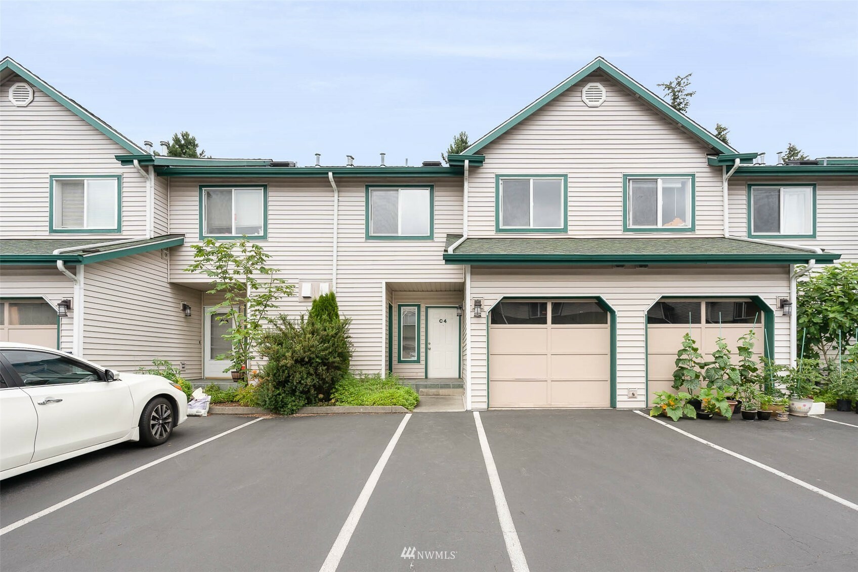 Property Photo: 15815 Admiralty Way C4 WA 98087