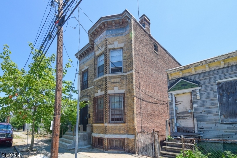 Property Photo:  678 S 12th St  NJ 07103 