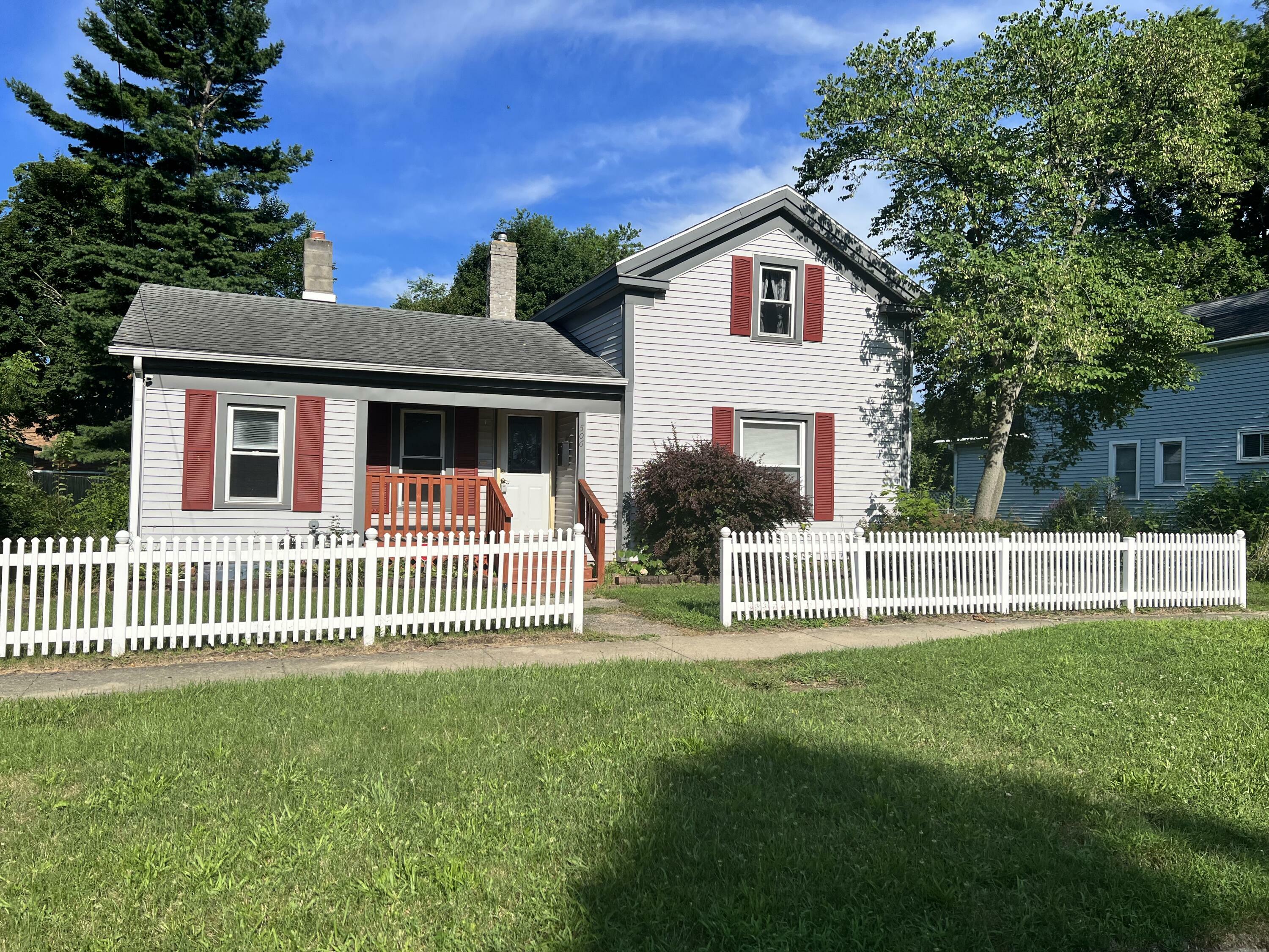 Property Photo:  506 Elm Street  MI 49093 