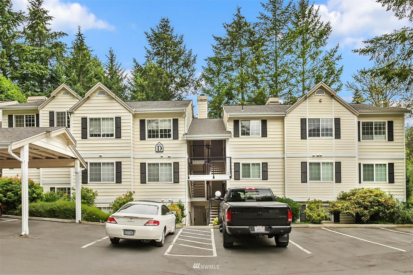 Property Photo:  580 Front Street S D112  WA 98027 