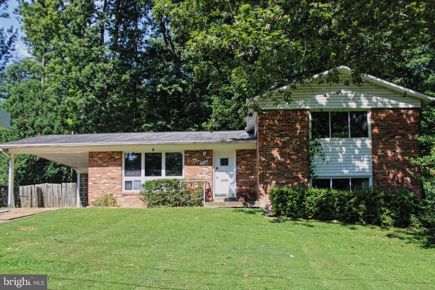 Property Photo: 7029 Roundtree Road VA 22042