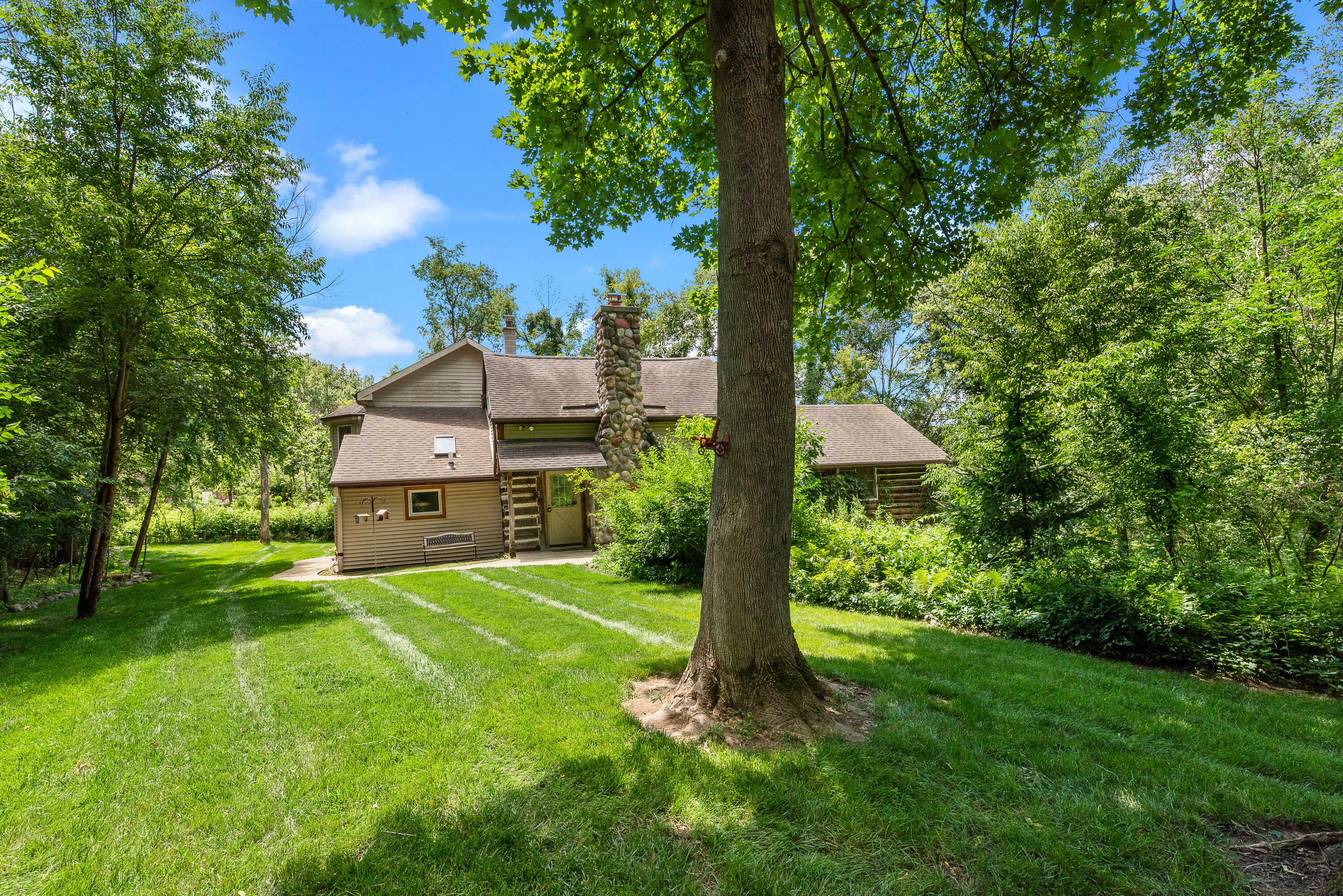 Property Photo:  5047 Elmwood Rd  WI 53017 