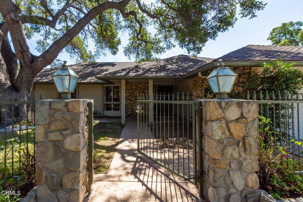 Property Photo:  1015 Laurel Road  CA 93060 