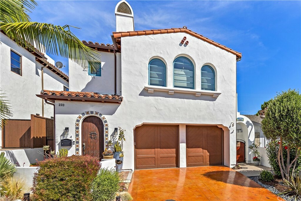 Property Photo:  233 Avenida Granada B  CA 92672 