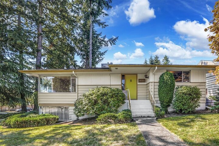 921 NE 122nd Street  Seattle WA 98125 photo