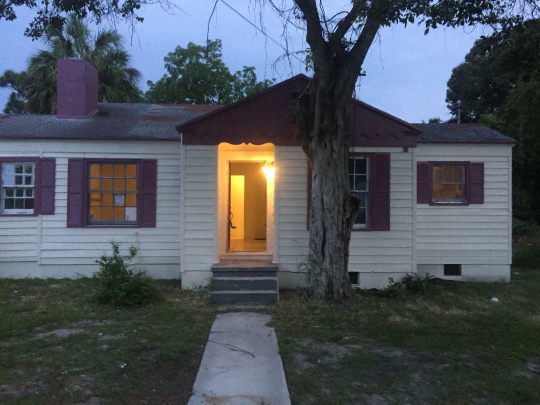 Property Photo:  729 S 11th Street  FL 34950 