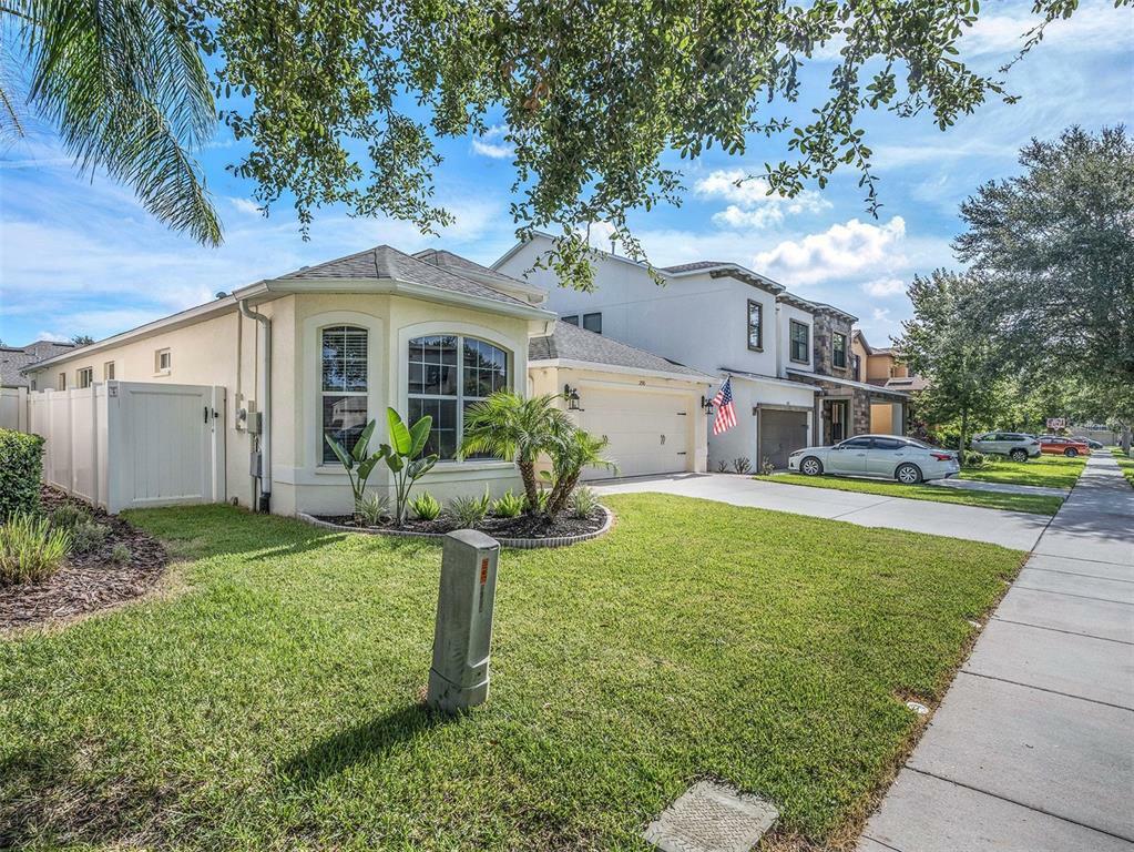 Property Photo: 2510 Cross More Street FL 33594