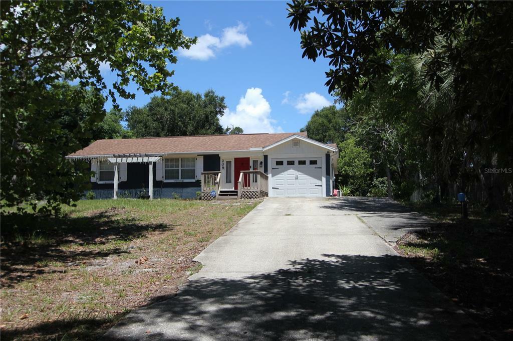 Property Photo: 209 Buena Vista Street FL 32713