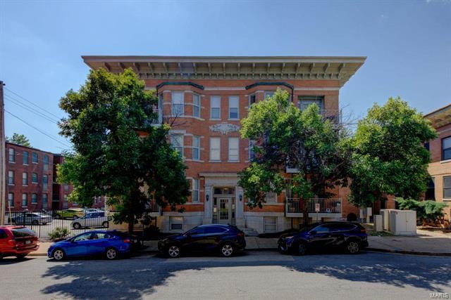 Property Photo: 627 Clara Avenue 204 MO 63112