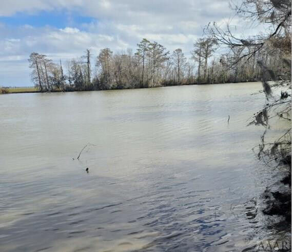 Property Photo:  403 Pointe Vista Drive  NC 27909 