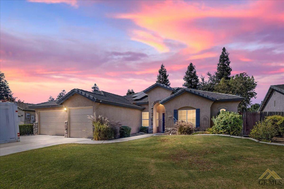 Property Photo:  10106 Salerosa Court  CA 93312 