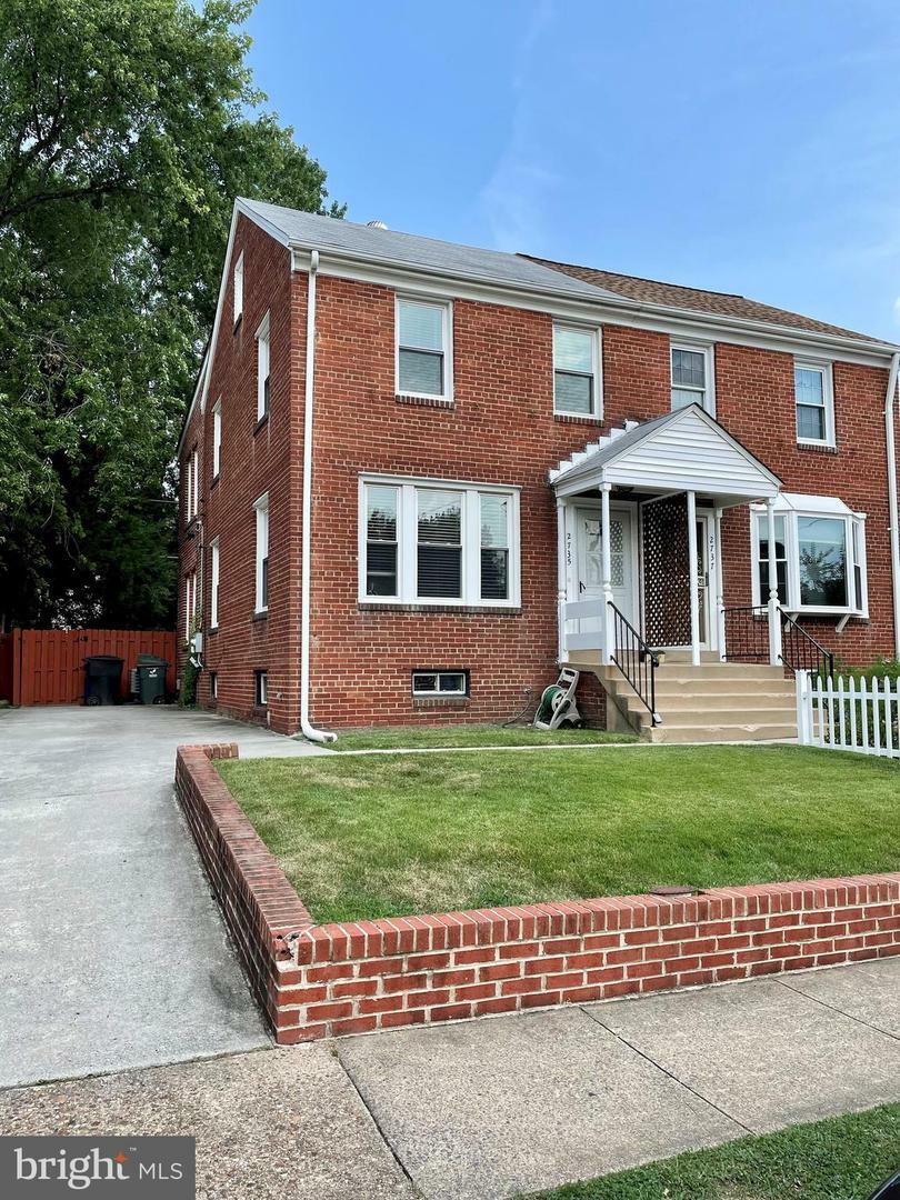 Property Photo: 2735 S Veitch Street VA 22206