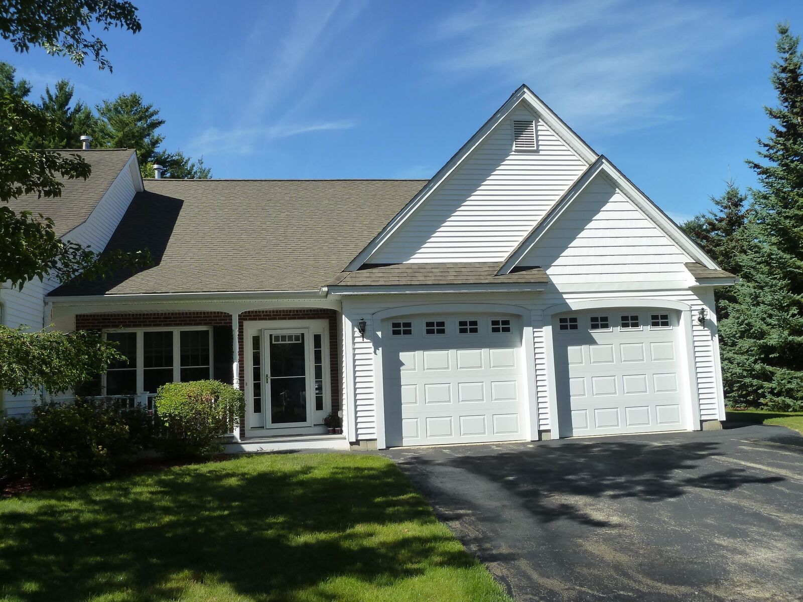 Property Photo:  1 Coventry Court  NH 03051 
