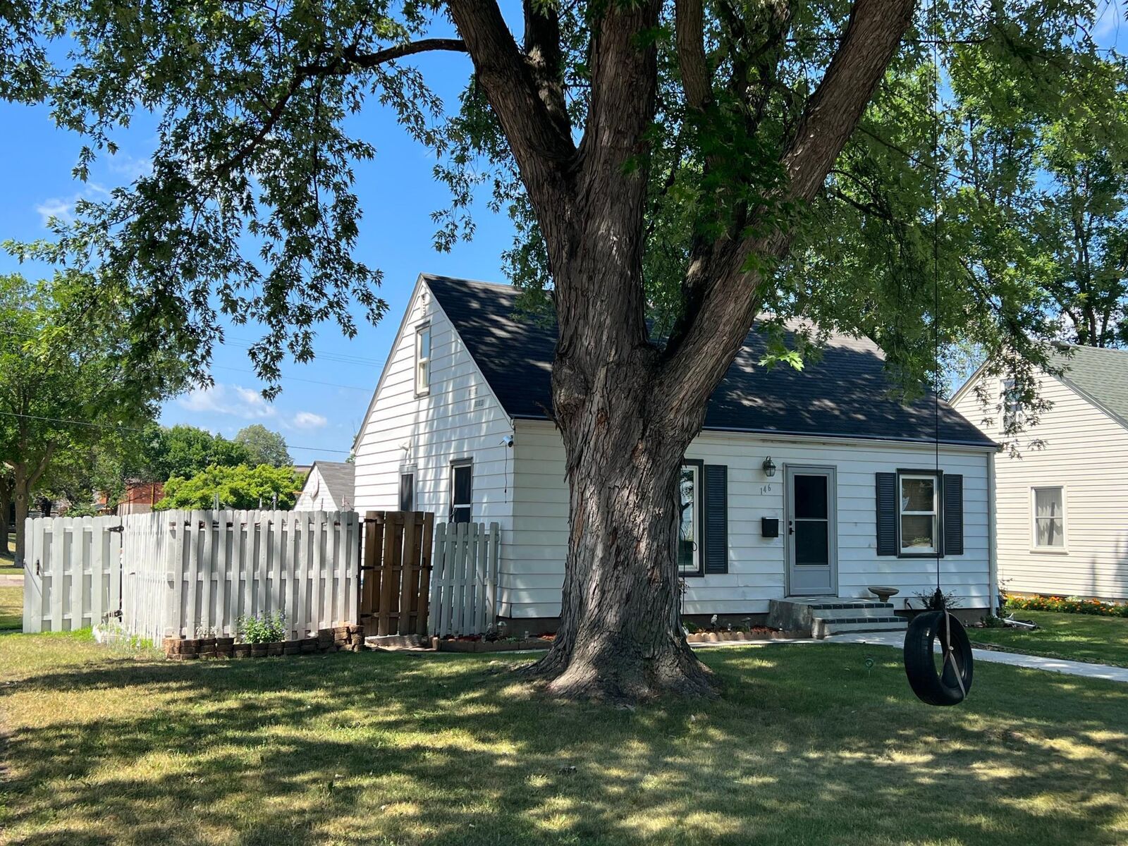 Property Photo:  146 Van Buren Avenue S  MN 55343 