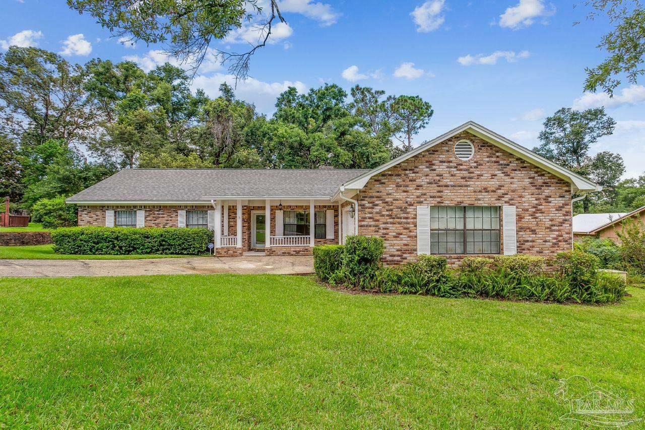 Property Photo: 7649 Brook Forest Pl FL 32514