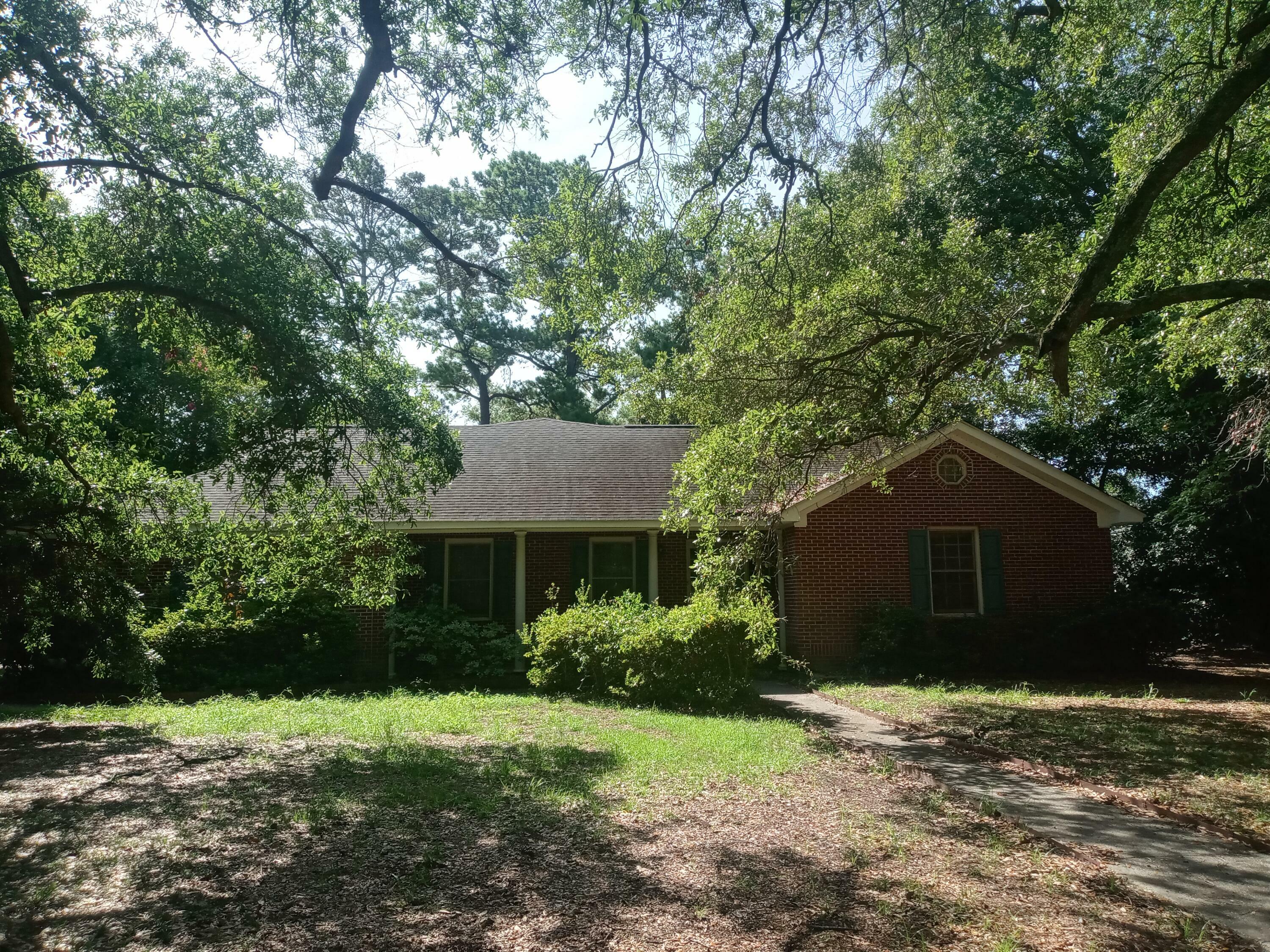 Property Photo: 785 Fort Johnson Road SC 29412