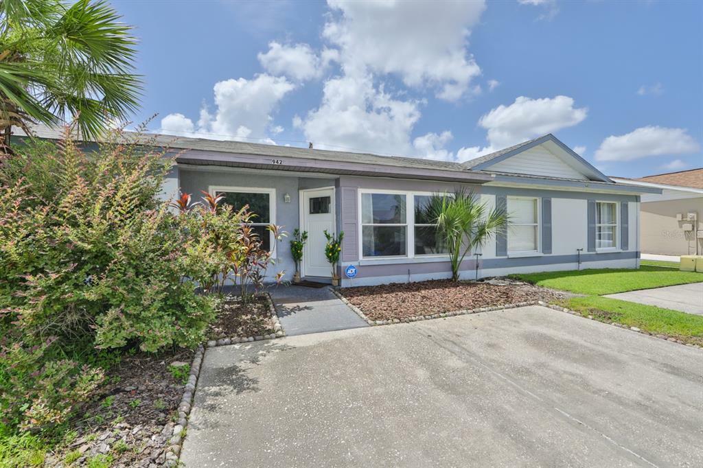 Property Photo:  942 Burlwood Street  FL 33511 