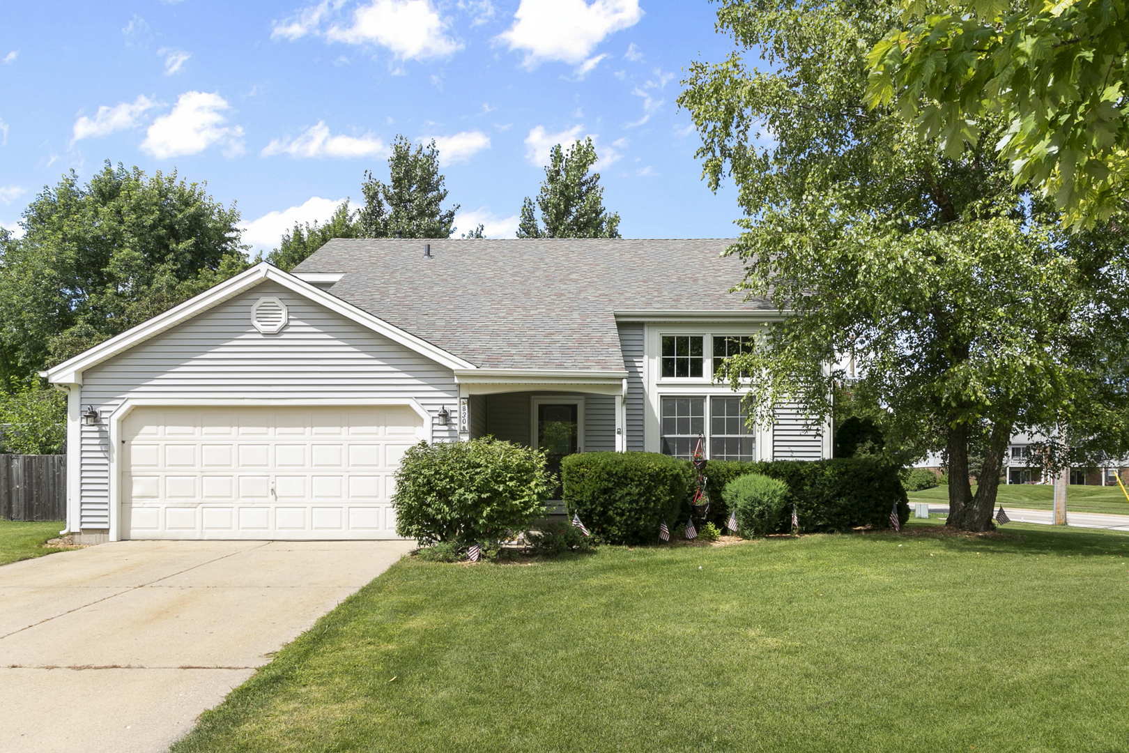 Property Photo:  830 Bennington Drive  IL 60014 