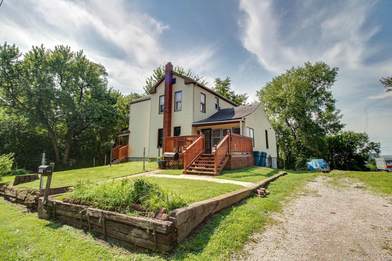 Property Photo:  1327 E 5th Street  IL 62002 