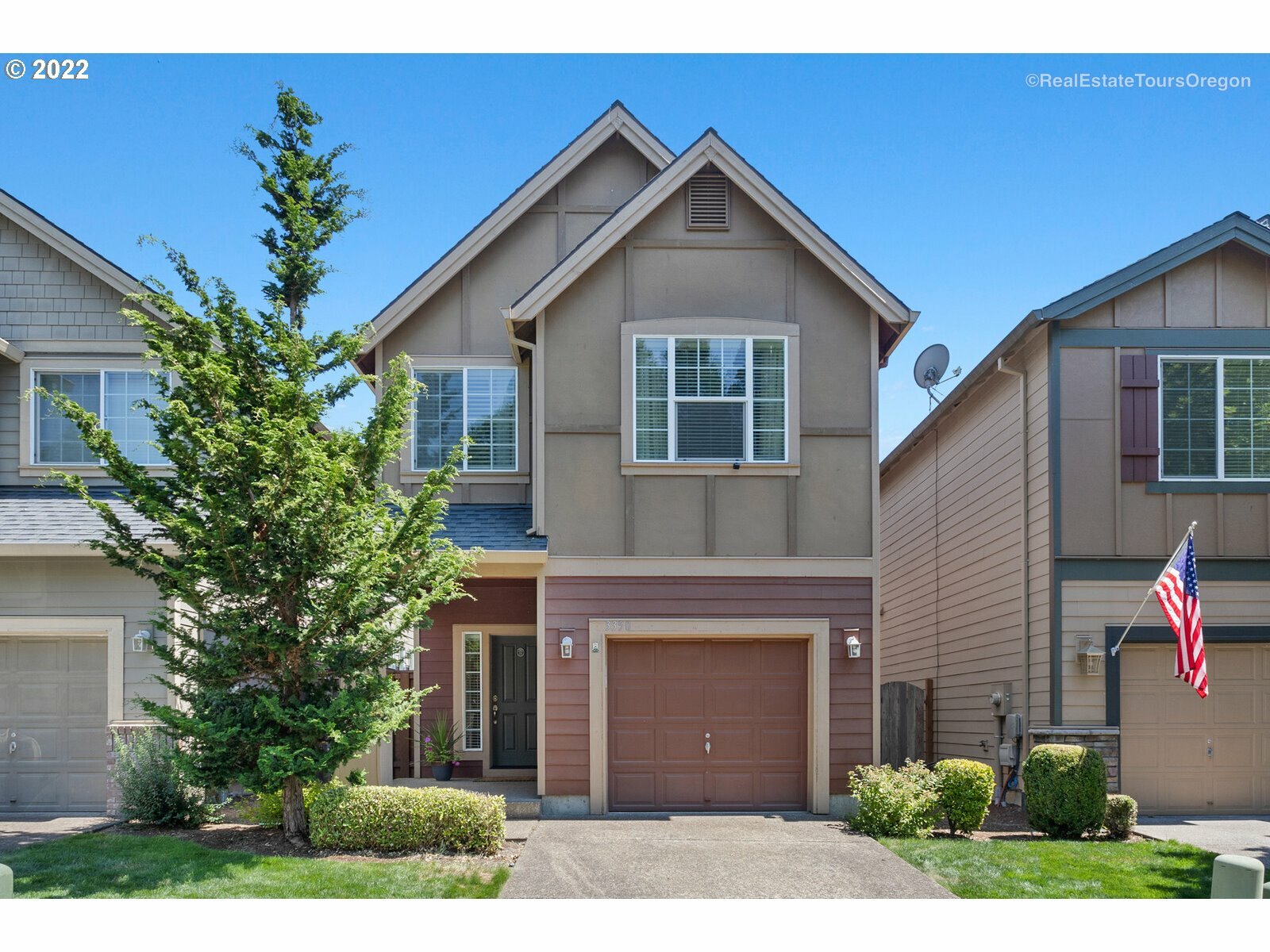 Property Photo: 3350 SE Springwood Pl OR 97123