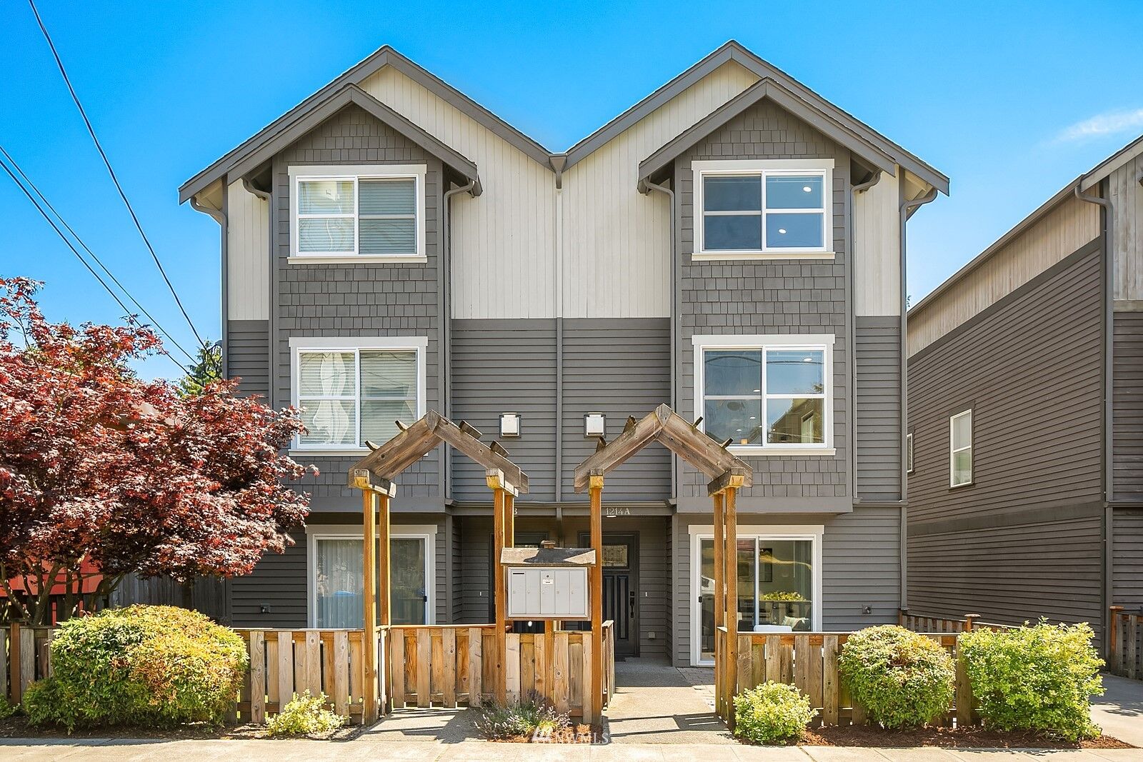 Property Photo: 1214 A 6th Avenue N WA 98109