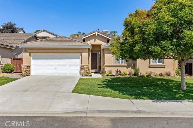 Property Photo:  910 Niguel Street  CA 92057 