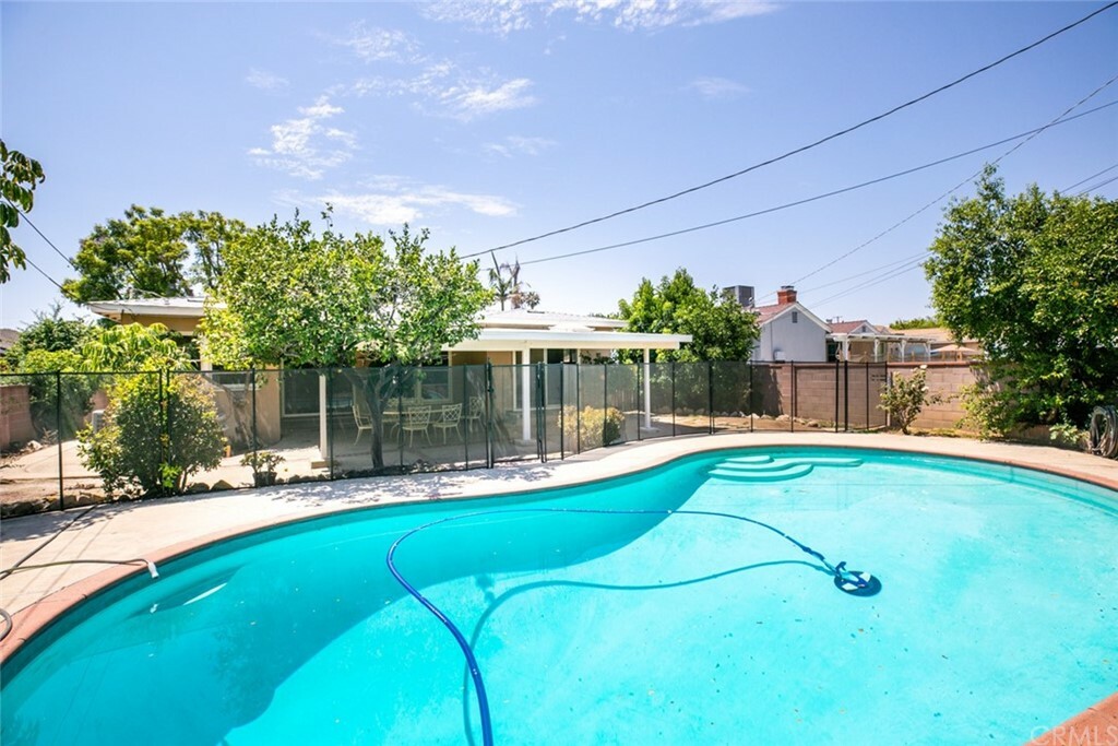 Property Photo:  10012 Memory Park Avenue  CA 91345 