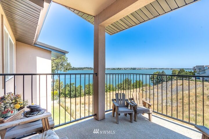 Property Photo:  2900 W Marina Drive 307  WA 98837 