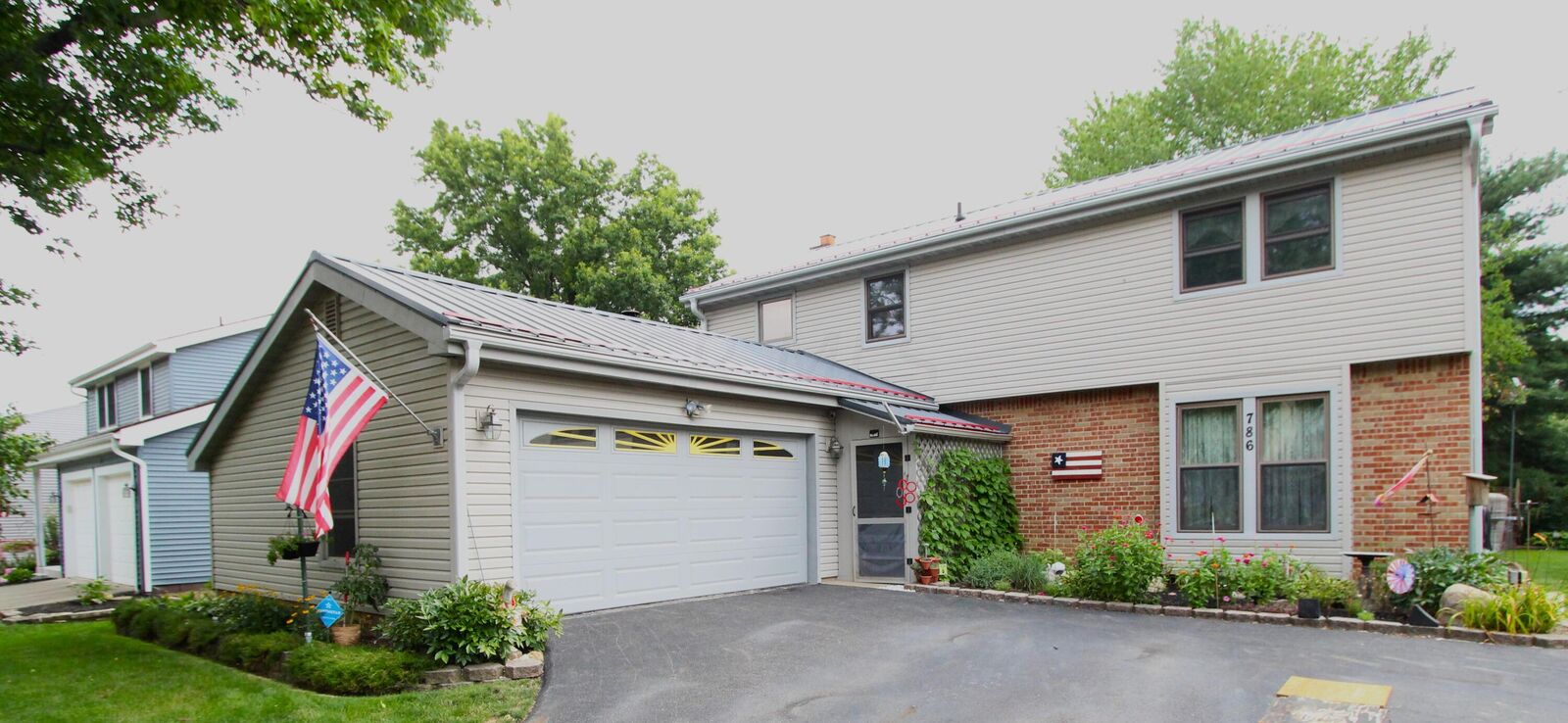 Property Photo: 786 Hedley Place OH 43230