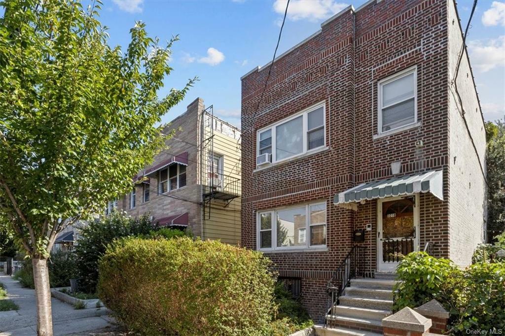 Property Photo:  3210 Seymour Avenue  NY 10469 