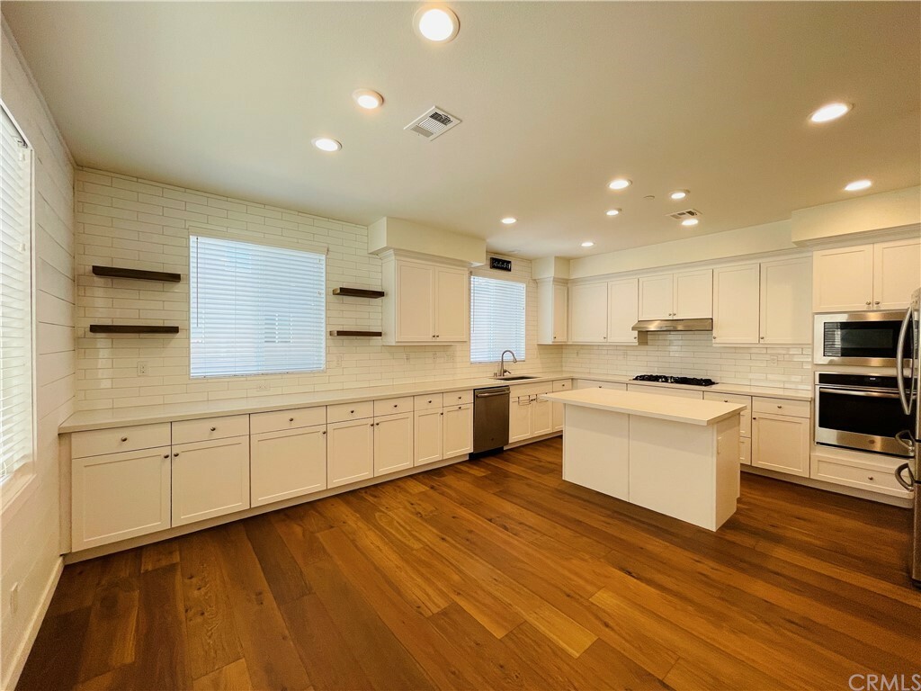 Property Photo: 626 Cultivate CA 92618