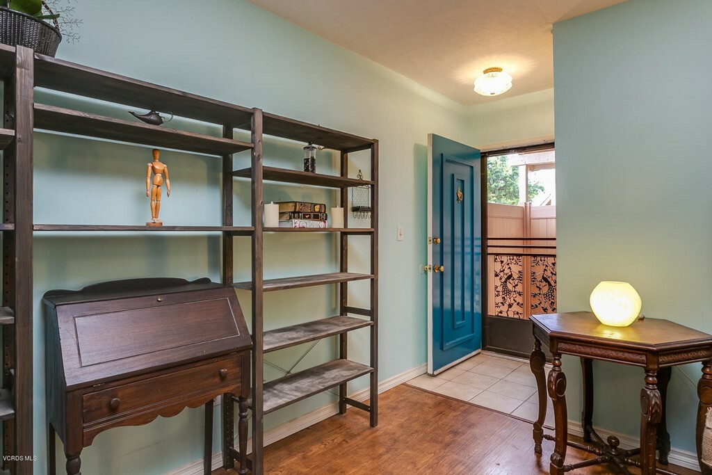 Property Photo:  138 S Bryn Mawr Street 30  CA 93003 