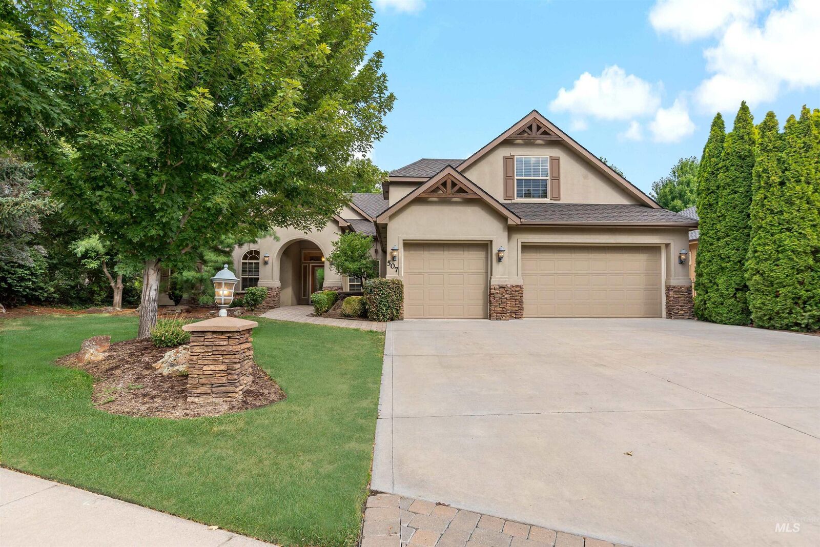 Property Photo: 507 W Water Grove Drive ID 83616