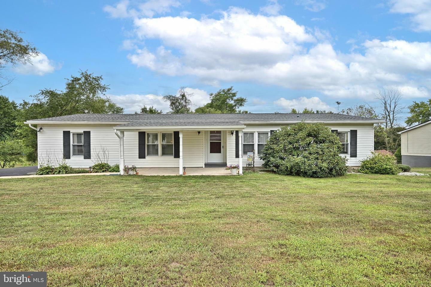 Property Photo: 102 N Locust Lane PA 17050