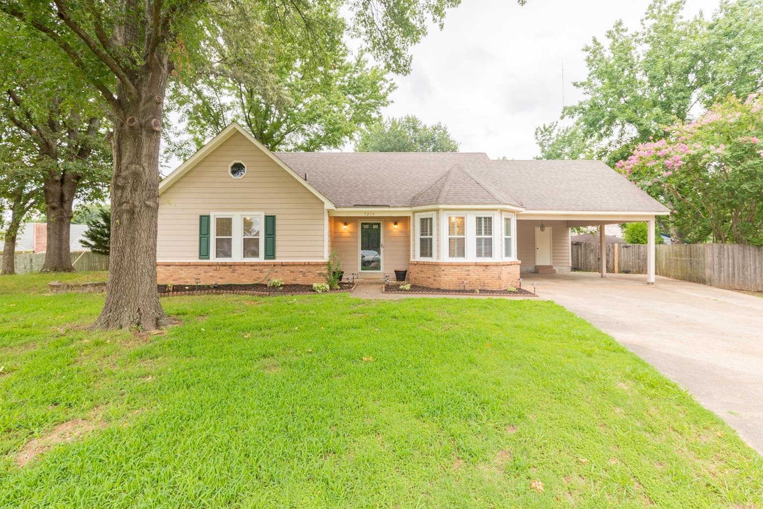 Property Photo:  7214 Grapevine Cv  TN 38133 