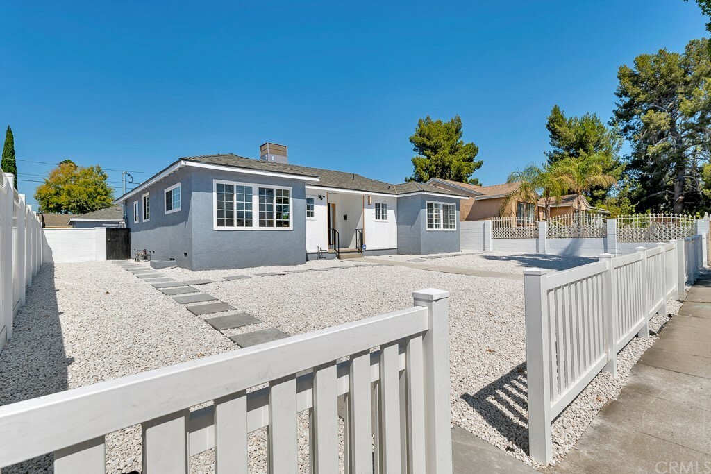 Property Photo:  7851 Whitsett Avenue  CA 91605 