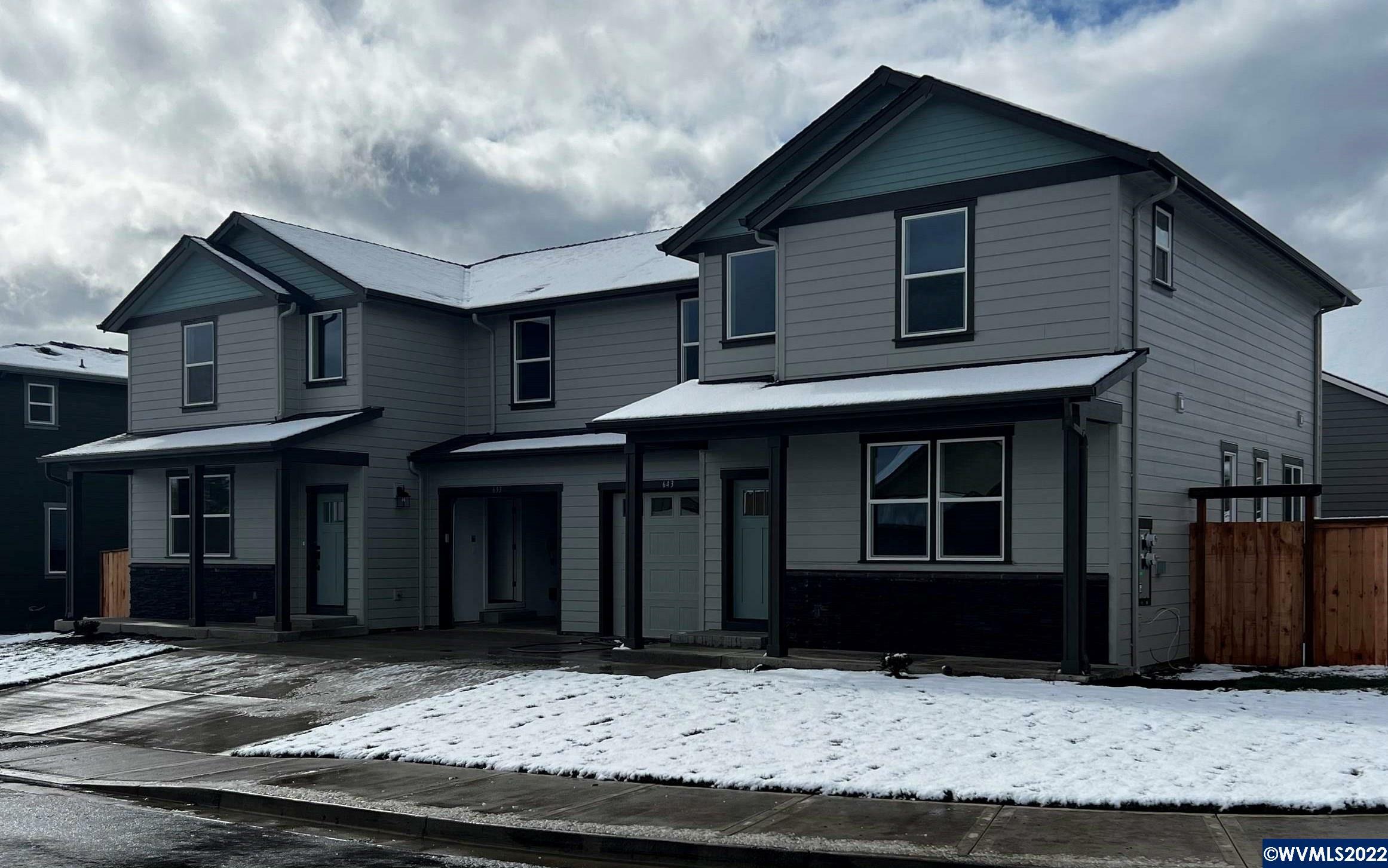 Property Photo: 633 NE Kerns (& 643) Dr OR 97338